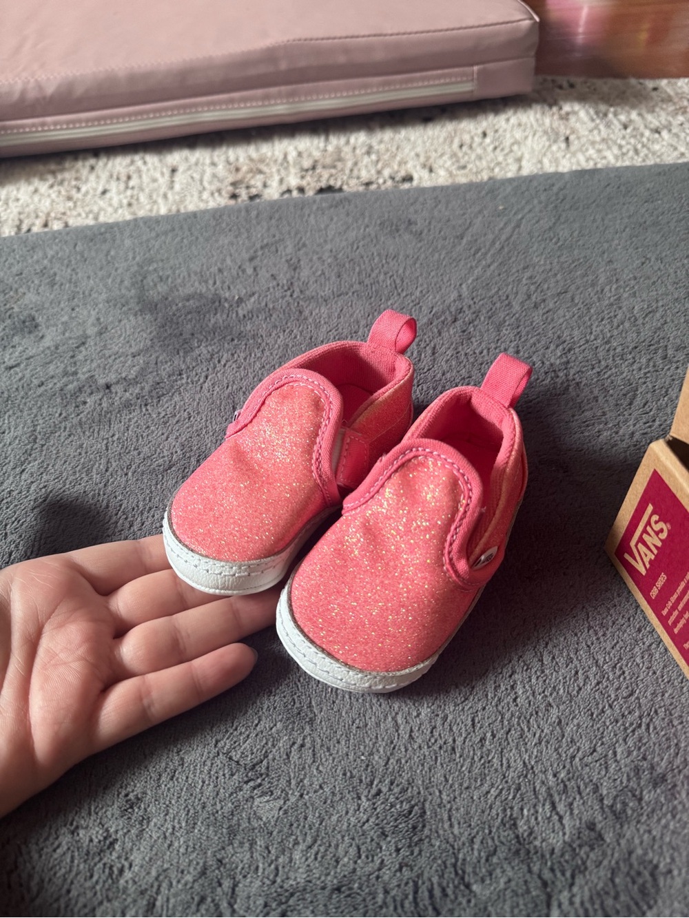 Baby girl Vans Kids Slip-On Glitter Sneakers in Pink size 3